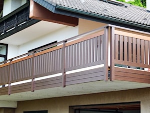 Balustrada aluminiowa - ciemny orzech - zdjęcie od www.balustradyzaluminium.pl