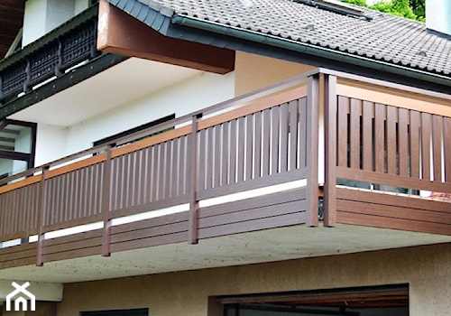 Balustrada aluminiowa - ciemny orzech - zdjęcie od www.balustradyzaluminium.pl