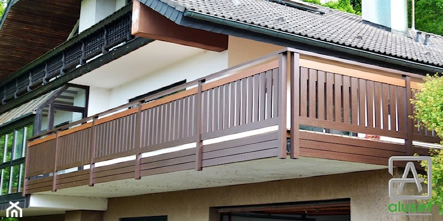 Balustrada aluminiowa - ciemny orzech - zdjęcie od www.balustradyzaluminium.pl