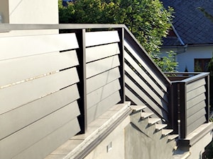 Balustrada aluminiowa - ciemny brąz - zdjęcie od www.balustradyzaluminium.pl