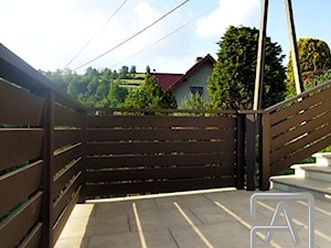 Balustrada aluminiowa - ciemny brąz - zdjęcie od www.balustradyzaluminium.pl