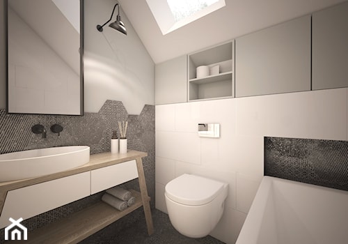 Dom minimalistów - Mała na poddaszu łazienka z oknem - zdjęcie od GRUPA NONO
