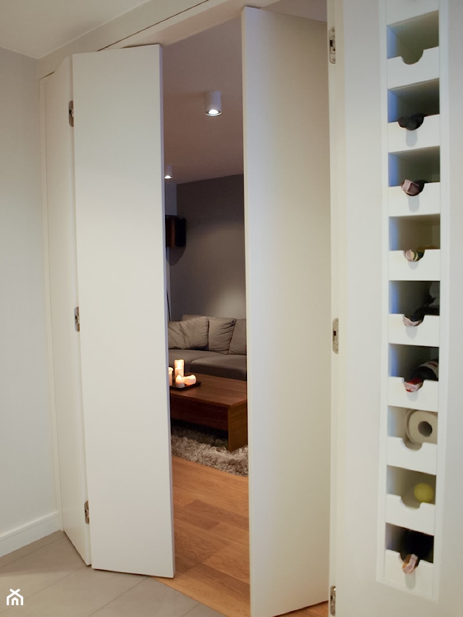Mieszkanie 80m2 - Mała zamknięta biała kuchnia jednorzędowa, styl nowoczesny - zdjęcie od iHome Studio