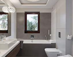 Metamorfoza domu - Średnia łazienka z oknem - zdjęcie od iHome Studio - Homebook