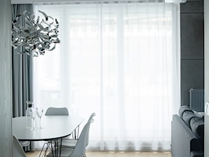 Metamorfoza mieszkania 70m2 - Średnia biała jadalnia w salonie, styl minimalistyczny - zdjęcie od iHome Studio