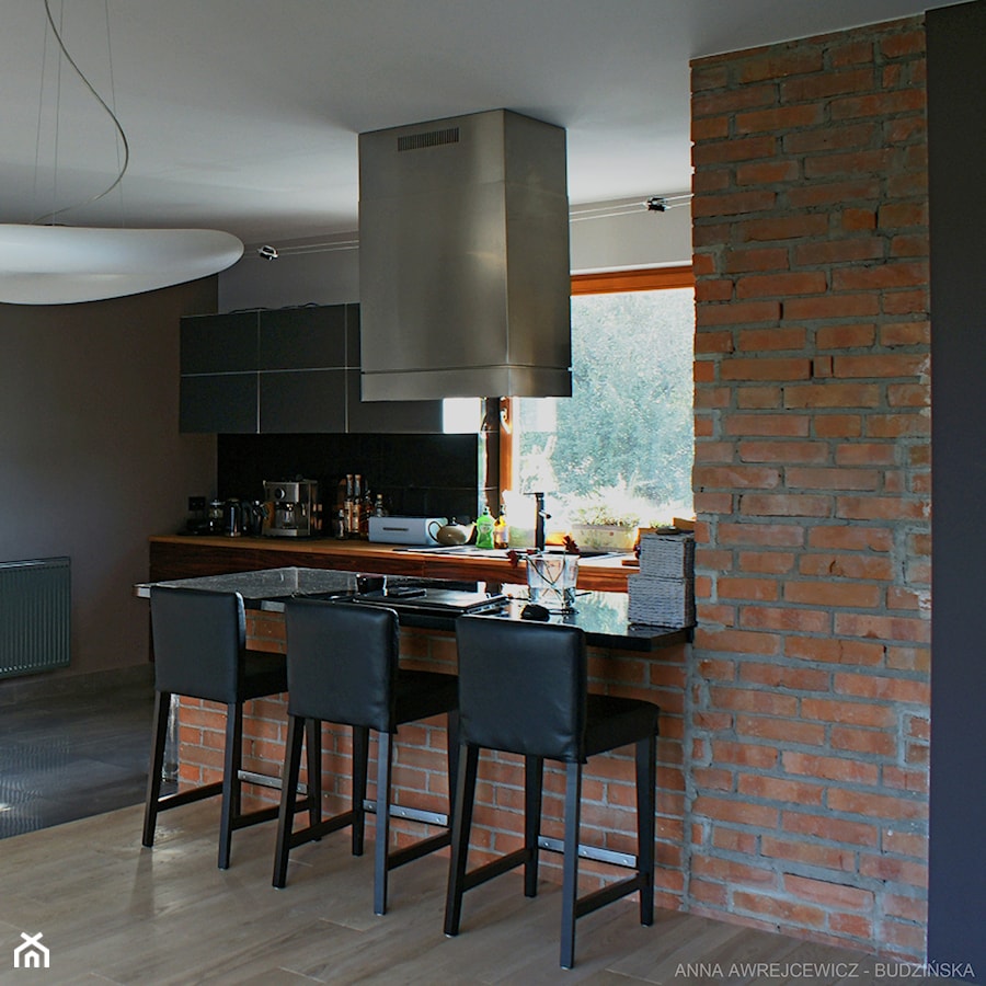 Wnętrza domu - Średnia z salonem kuchnia dwurzędowa z wyspą lub półwyspem z oknem, styl nowoczesny - zdjęcie od line 2 line