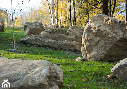 Średni z kamienną nawierzchnią ogród za domem, styl rustykalny - zdjęcie od greenin studio architektury krajobrazu
