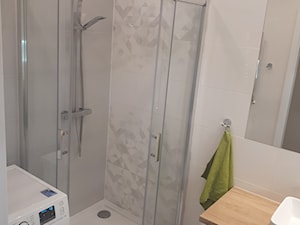 Łazienka w stylu klasycznym - Mała bez okna z pralką / suszarką z lustrem z punktowym oświetleniem łazienka - zdjęcie od maamba