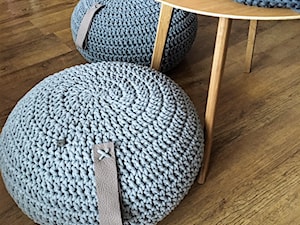 PUFA SCANDI STYLE DZIANINOWA PUFA, SZARA PUFA DO ZABAW, PODNÓŻEK, SZYDEŁKOWA PUFA, HANDMADE - zdjęcie od Knitting Factory Home Decor