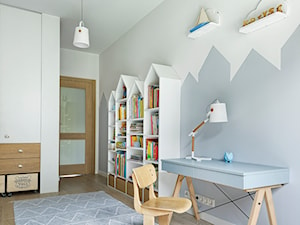 Ciepło w drewnie - Średni biały szary pokój dziecka dla dziecka dla chłopca dla dziewczynki - zdjęcie od KAPA studio projektowe