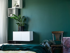 MIESZKANIE 07. Pabianice - Mała biała zielona sypialnia, styl skandynawski - zdjęcie od Projekt M pracownia architektoniczna