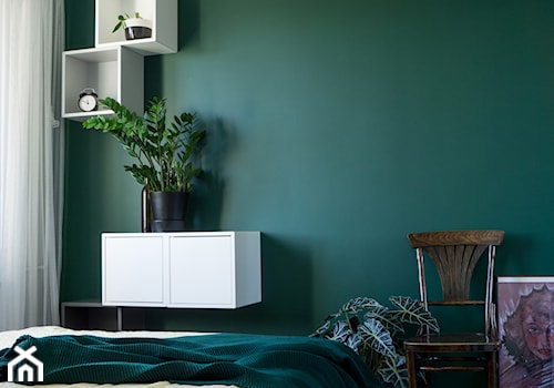 MIESZKANIE 07. Pabianice - Mała biała zielona sypialnia, styl skandynawski - zdjęcie od Projekt M pracownia architektoniczna