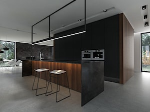Projekt salonu wraz z aneksem kuchennym i jadalnią - Średnia otwarta z kamiennym blatem biała czarna z zabudowaną lodówką z podblatowym zlewozmywakiem kuchnia dwurzędowa z wyspą lub półwyspem z oknem, styl nowoczesny - zdjęcie od MUKA MARCIN KUPTEL