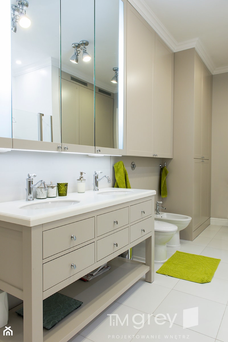 Klasyczne 230m2 - Duża bez okna z dwoma umywalkami łazienka, styl tradycyjny - zdjęcie od TiM Grey Projektowanie Wnętrz