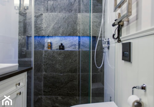 300m2 Klasycznej Elegancji - Mała bez okna z punktowym oświetleniem łazienka, styl tradycyjny - zdjęcie od TiM Grey Projektowanie Wnętrz