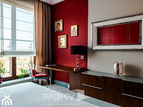 Aranżacje wnętrz - Sypialnia: Eklektyczny Apartament w Warszawie - Średnia czerwona szara z biurkiem sypialnia, styl nowoczesny - TiM Grey Projektowanie Wnętrz. Przeglądaj, dodawaj i zapisuj najlepsze zdjęcia, pomysły i inspiracje designerskie. W bazie mamy już prawie milion fotografii!