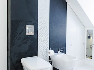 147m2 francuskiej ELEGANCJI - Mała na poddaszu bez okna łazienka, styl glamour - zdjęcie od TiM Grey Projektowanie Wnętrz