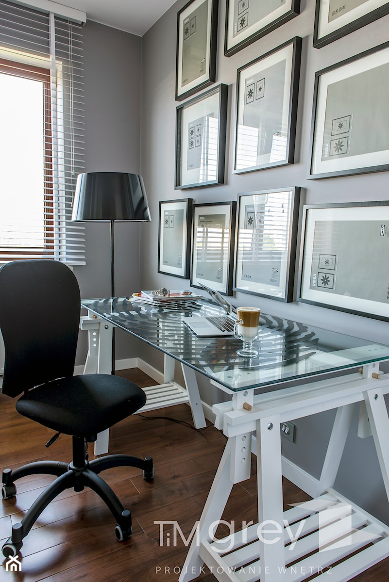 Minimalistycznie - Warszawa Ursynów - Małe szare biuro, styl minimalistyczny - zdjęcie od TiM Grey Projektowanie Wnętrz