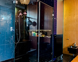 Eklektyczny Apartament w Warszawie - Średnia na poddaszu bez okna łazienka, styl nowoczesny - zdjęcie od TiM Grey Projektowanie Wnętrz - Homebook