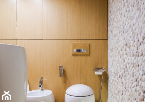 300m2 Klasycznej Elegancji - Mała na poddaszu bez okna łazienka, styl minimalistyczny - zdjęcie od TiM Grey Projektowanie Wnętrz