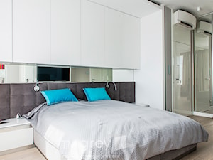 Nowoczesny Wilanów 137m2 - Średnia biała sypialnia, styl nowoczesny - zdjęcie od TiM Grey Projektowanie Wnętrz