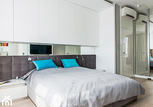 Nowoczesny Wilanów 137m2 - Średnia biała sypialnia, styl nowoczesny - zdjęcie od TiM Grey Projektowanie Wnętrz