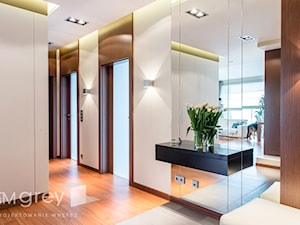 Wilanowski Apartament - Średni beżowy hol / przedpokój, styl nowoczesny - zdjęcie od TiM Grey Projektowanie Wnętrz
