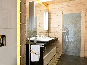 Nowoczesny Dom z finskiego bala - Duża z lustrem z punktowym oświetleniem łazienka, styl skandynawski - zdjęcie od TiM Grey Projektowanie Wnętrz