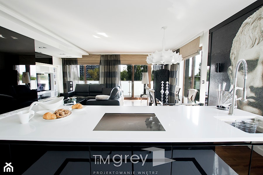 Apartament Glamur - Duży czarny szary salon z kuchnią z jadalnią, styl glamour - zdjęcie od TiM Grey Projektowanie Wnętrz