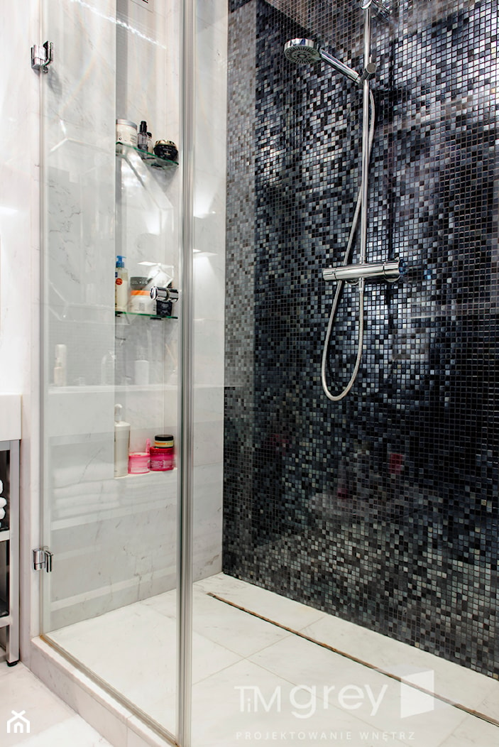 147m2 francuskiej ELEGANCJI - Mała łazienka, styl glamour - zdjęcie od TiM Grey Projektowanie Wnętrz - Homebook
