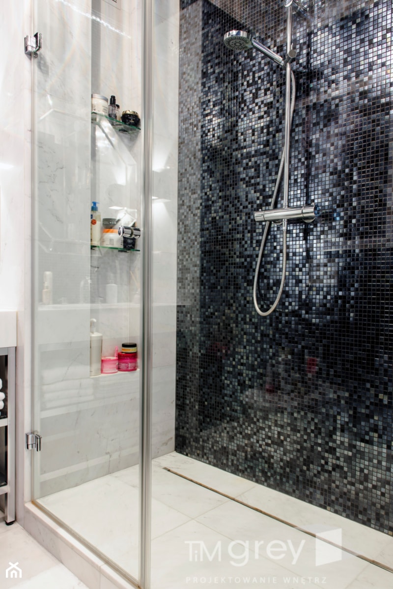 147m2 francuskiej ELEGANCJI - Mała łazienka, styl glamour - zdjęcie od TiM Grey Projektowanie Wnętrz