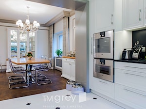 300m2 Klasycznej Elegancji - Duża szara jadalnia jako osobne pomieszczenie, styl tradycyjny - zdjęcie od TiM Grey Projektowanie Wnętrz