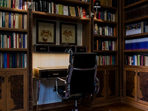 300m2 Klasycznej Elegancji - Małe z zabudowanym biurkiem szare biuro, styl tradycyjny - zdjęcie od TiM Grey Projektowanie Wnętrz