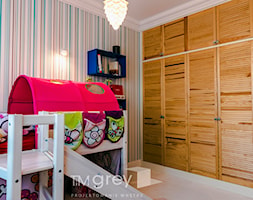 Eklektyczny Apartament w Warszawie - Mały niebieski pokój dziecka dla dziecka dla chłopca dla dziewc ... - zdjęcie od TiM Grey Projektowanie Wnętrz - Homebook