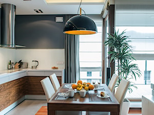 Wilanowski Apartament - Średnia biała jadalnia w kuchni, styl nowoczesny - zdjęcie od TiM Grey Projektowanie Wnętrz