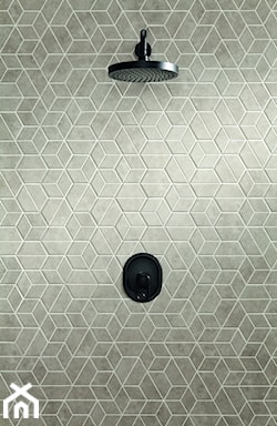 szara mozaika w łazience
