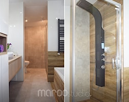 Biała łazienka przełamana szarością i drewnem. - Łazienka, styl nowoczesny - zdjęcie od Maroo Studio - Homebook