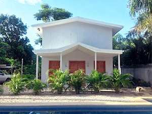 Baech cabin. Holy Tree Avellana, Playa Avellana, Costa Rica - Jednopiętrowe domy jednorodzinne murowane z dwuspadowym dachem, styl nowoczesny - zdjęcie od 2kul INTERIOR DESIGN
