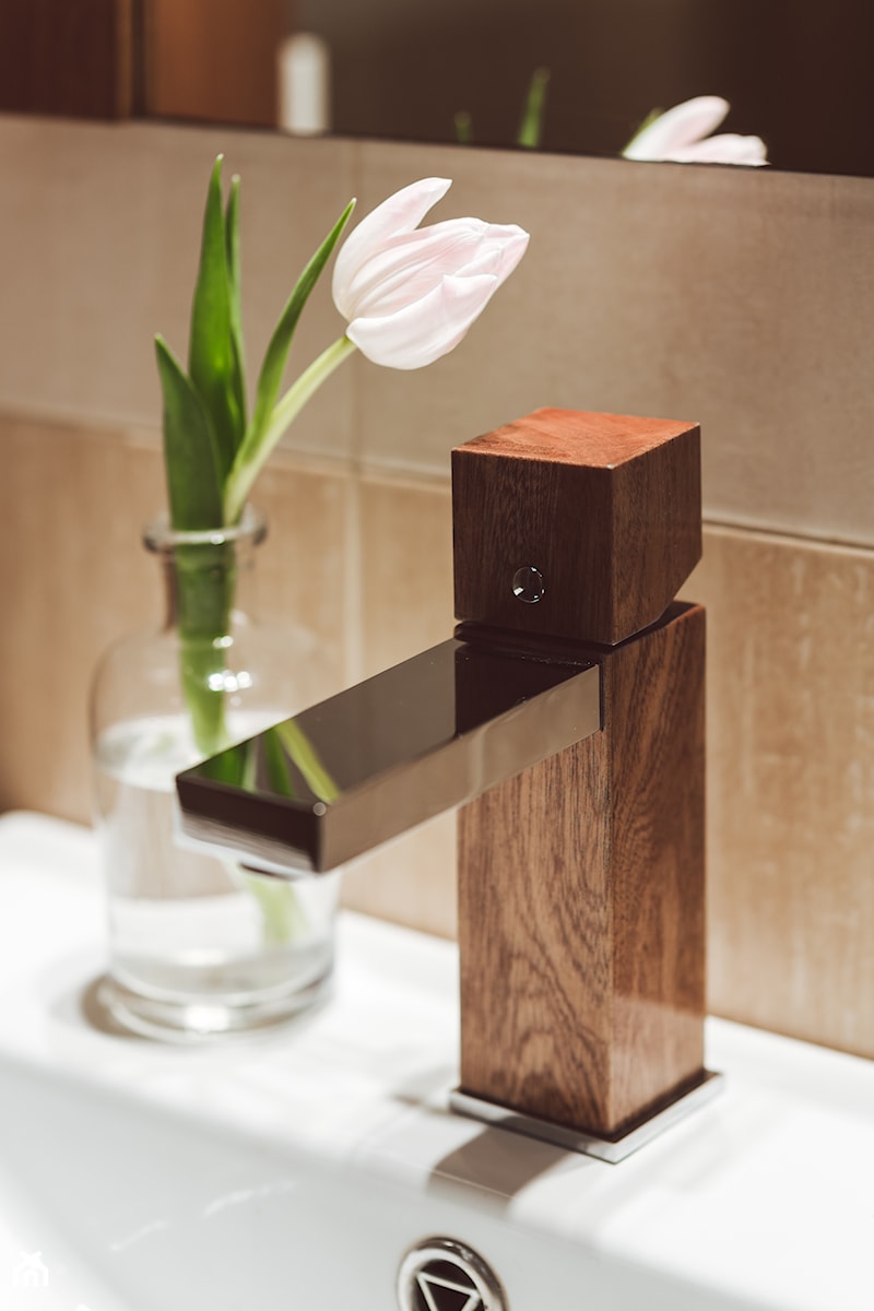 Bateria drewniana, umywalkowa, niska. - zdjęcie od Green Home Design, drewniane baterie łazienkowe i kuchenne