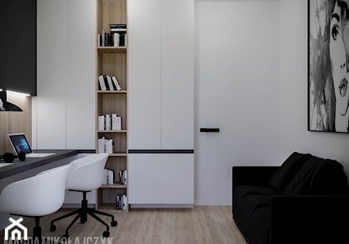 APARTAMENT KONIN_80MKW_01_2019 - Średnie w osobnym pomieszczeniu z sofą z zabudowanym biurkiem białe szare biuro, styl nowoczesny - zdjęcie od Magda Mikołajczyk PRACOWNIA PROJEKTOWANIA WNĘTRZ