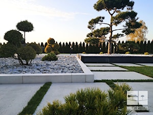 Ogród minimalistyczny z donicami - zdjęcie od Hibner Studio Pracownia Architektury Krajobrazu