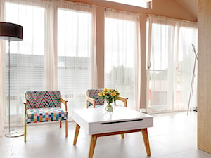 Beżowy salon z tarasem / balkonem, styl nowoczesny - zdjęcie od Michał Rezik - Fotografia wnętrz