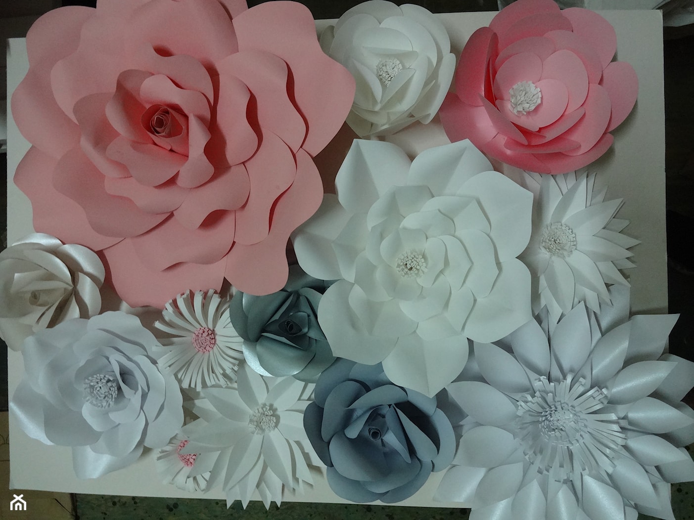 Papierowe Kwiaty Chanel - zdjęcie od tm_home_by_monika@interia.pl - Homebook