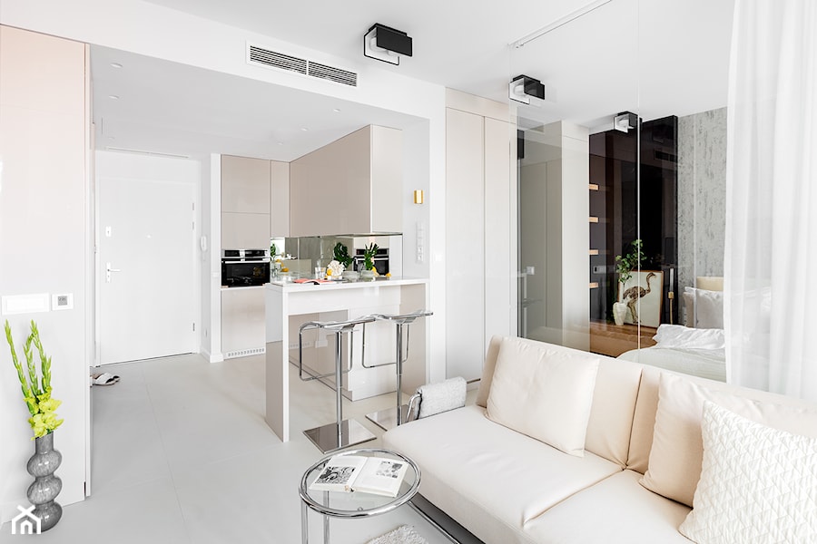 Jasny apartament - Średni biały salon z jadalnią, styl minimalistyczny - zdjęcie od Finchstudio Architektura Wnętrz
