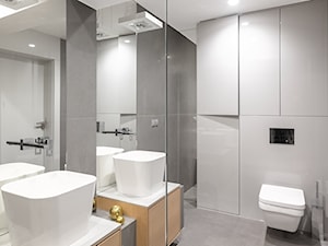 Minimalistyczny apartament w Krakowie 2016 - Średnia na poddaszu bez okna łazienka, styl minimalistyczny - zdjęcie od Finchstudio Architektura Wnętrz