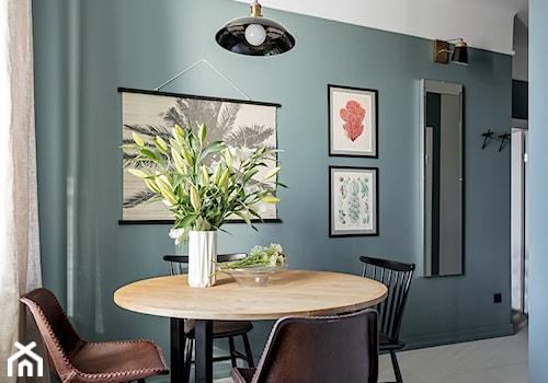 Z akcentami miedzi - Średnia zielona jadalnia jako osobne pomieszczenie, styl skandynawski - zdjęcie od Finchstudio Architektura Wnętrz