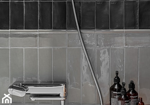 Z akcentami miedzi - Mała bez okna łazienka, styl skandynawski - zdjęcie od Finchstudio Architektura Wnętrz