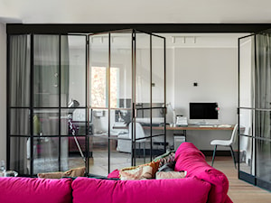 Paleta kolorów - Średnie w osobnym pomieszczeniu z zabudowanym biurkiem beżowe białe biuro, styl nowoczesny - zdjęcie od Finchstudio Architektura Wnętrz