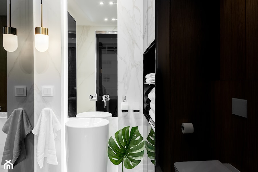 Mała bez okna z lustrem z punktowym oświetleniem łazienka, styl minimalistyczny - zdjęcie od Finchstudio Architektura Wnętrz