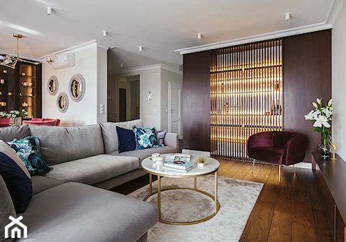 Apartament inspirowany Paryżem - Średni beżowy biały salon z jadalnią - zdjęcie od Finchstudio Architektura Wnętrz